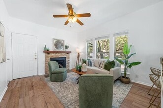 2414 Longview St in Austin, TX - Building Photo - Building Photo