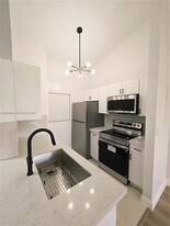 2881 N Oakland Forest Dr, Unit 310 in Oakland Park, FL - Building Photo