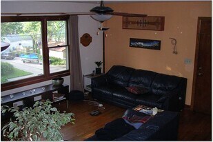 1139 E GORHAM ST APT 2 in Madison, WI - Building Photo