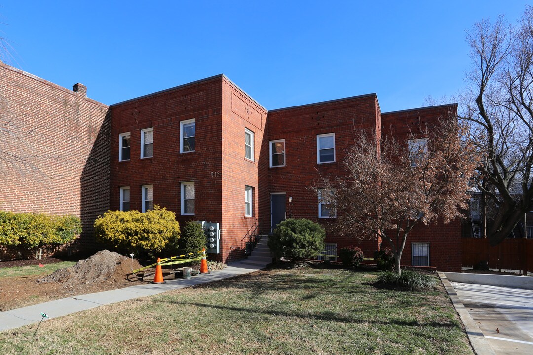 Mantra Flats in Washington, DC - Building Photo