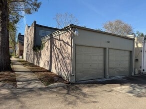 6511 Kenyon Ln in Bellaire, TX - Foto de edificio - Building Photo