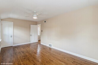 5111 N Newland Ave in Chicago, IL - Building Photo - Building Photo