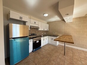 5807-5811 32nd Ave in Woodside, NY - Foto de edificio - Building Photo