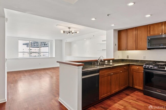 400 Beale St in San Francisco, CA - Building Photo - Building Photo