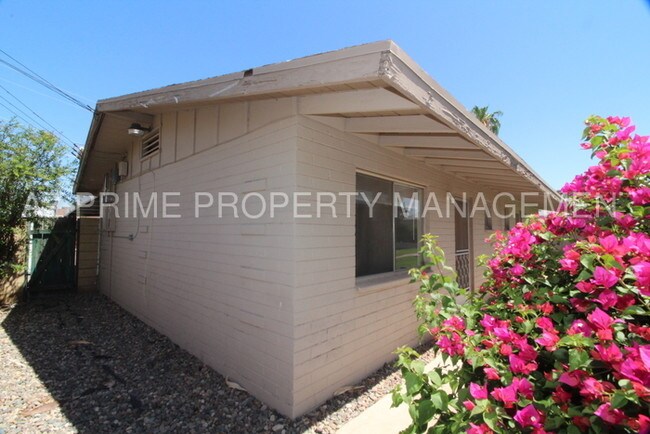 2012 S Granada Dr-Unit -H in Tempe, AZ - Building Photo - Building Photo