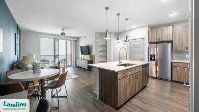 2323 E Highland Ave, Unit 2332 in Phoenix, AZ - Foto de edificio - Building Photo