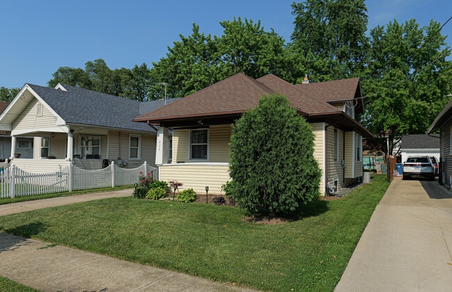 824 Lebanon St in Aurora, IL - Building Photo - Building Photo