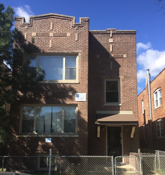 7204 S Cornell Ave Apartments and Nearby Chicago Apartments For Rent