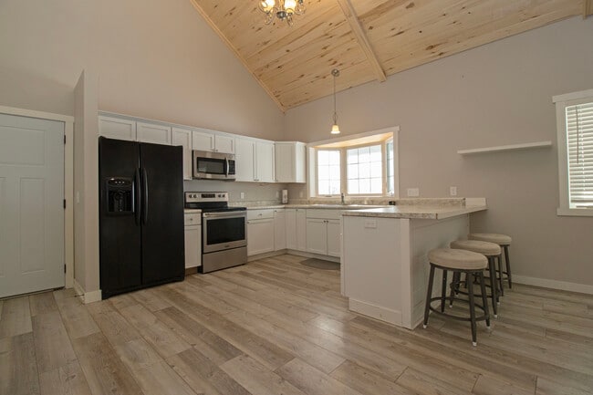 13796 Hwy 55 in Annandale, MN - Foto de edificio - Building Photo