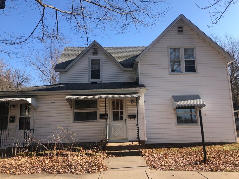 1308 11th St E, Unit 3 in Menomonie, WI - Building Photo