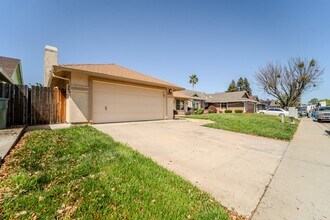1347 Tradewind Dr in Yuba City, CA - Building Photo - Building Photo