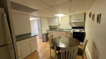 102 Hillside Rd, Unit B in North Andover, MA - Building Photo