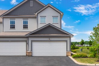 5900 Bluestone Wy in Lewis Center, OH - Foto de edificio - Building Photo