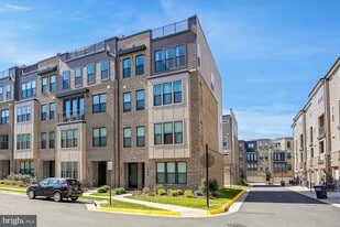 4729 Tatum Ml Wy in Chantilly, VA - Building Photo