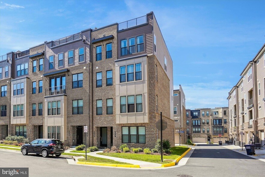 4729 Tatum Ml Wy in Chantilly, VA - Building Photo