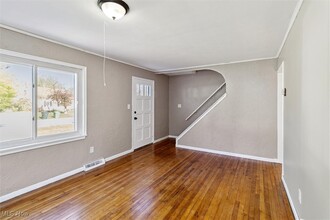 715 E 258th St in Euclid, OH - Building Photo - Building Photo