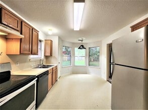 5819 Flower Gate Dr in Spring, TX - Building Photo - Building Photo