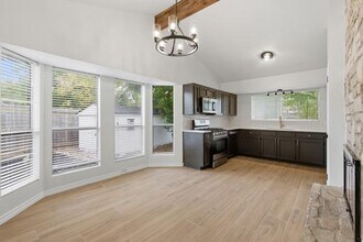 300 Twin Oak Trail in Cedar Park, TX - Building Photo - Building Photo