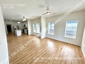 616 Gulf St in San Antonio, TX - Building Photo - Building Photo