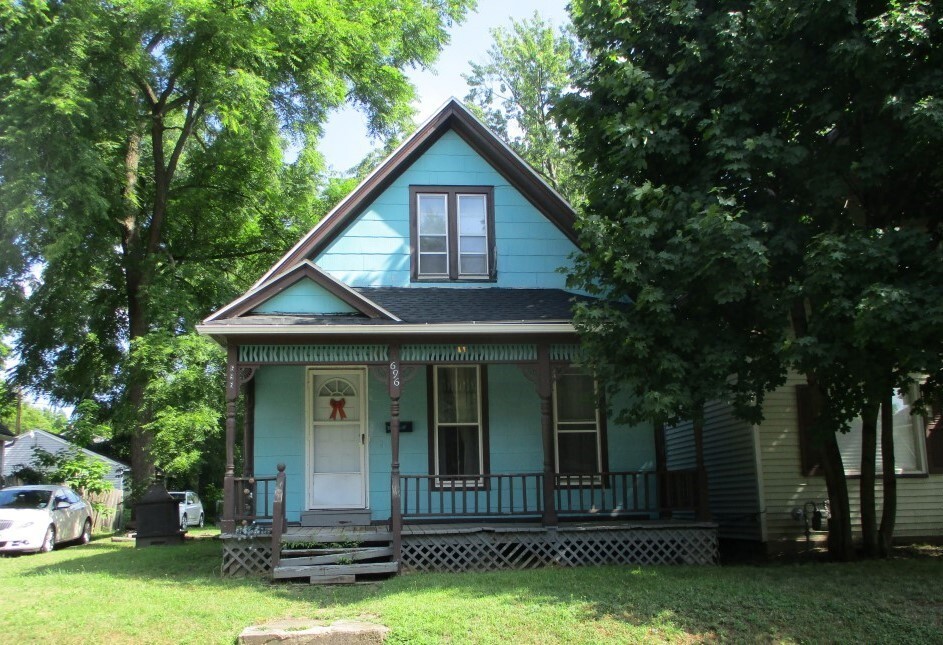 696 Garson Ave in Rochester, NY - Foto de edificio