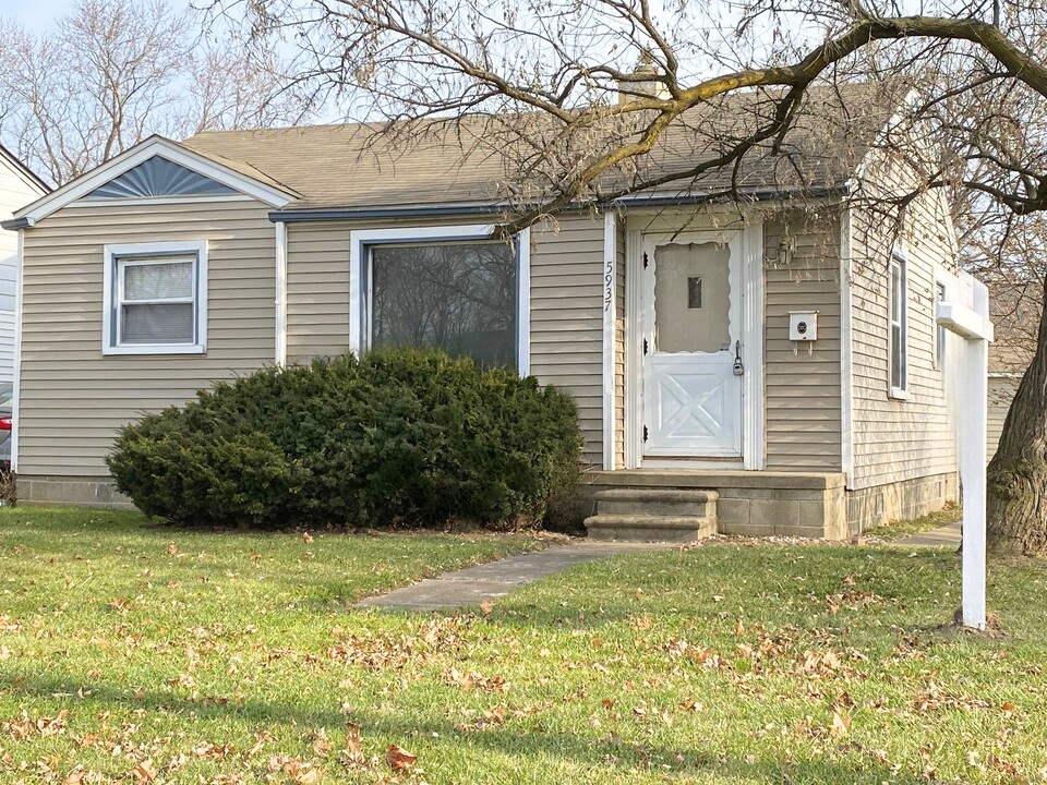 5937 Polk St in Taylor, MI - Foto de edificio