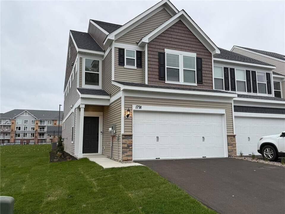 1791 Hauer Trail in Shakopee, MN - Building Photo