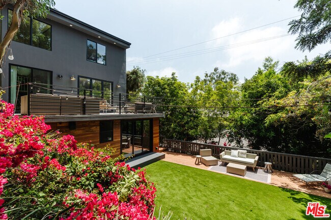 12220 Benmore Terrace in Los Angeles, CA - Building Photo - Building Photo