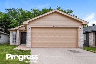 10529 Flamewood Dr in Fort Worth, TX - Building Photo