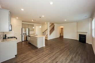 101 Shadow Gln Rd in Fairburn, GA - Foto de edificio - Building Photo