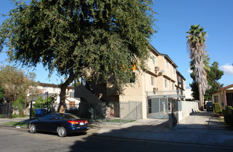 14767 Delano St in Van Nuys, CA - Building Photo - Building Photo