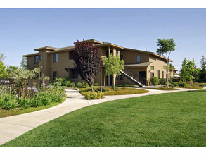 Polo Villas in Bakersfield, CA - Building Photo - Building Photo