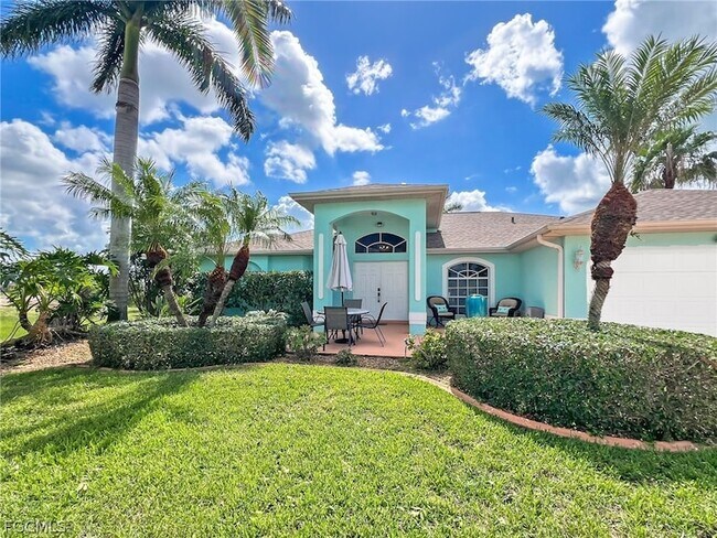 1325 NE 5th Pl in Cape Coral, FL - Foto de edificio - Building Photo