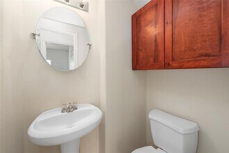 10039 Noisy Waters Dr in Houston, TX - Building Photo - Building Photo