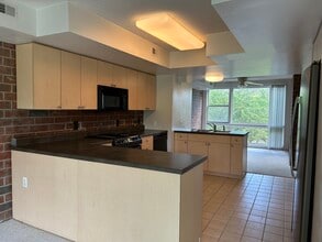 120 E 32nd St in Chicago, IL - Building Photo - Building Photo