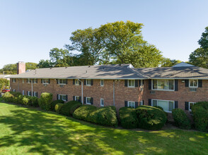 The Commons at North Babylon in North Babylon, NY - Building Photo - Building Photo