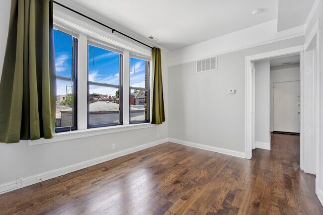 2341 W Charleston St in Chicago, IL - Building Photo - Building Photo