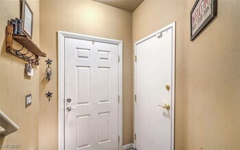 8688 Tom Noon Ave in Las Vegas, NV - Building Photo - Building Photo