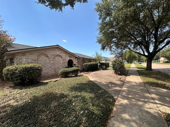 property at 10902 Bob White Dr