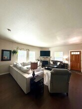 2716 NE Black Oak Pl in Bend, OR - Building Photo - Building Photo