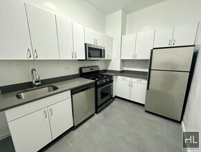 WEST 58 STREET in New York, NY - Building Photo - Building Photo