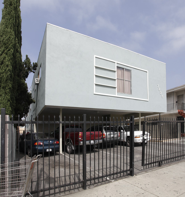 7225 Bakman Ave in North Hollywood, CA - Building Photo - Building Photo