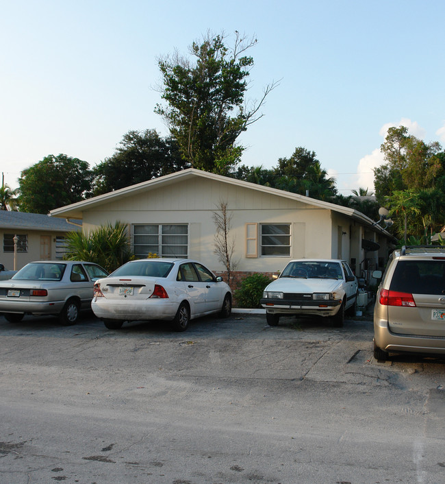 712-716 SE 16th St in Fort Lauderdale, FL - Foto de edificio - Building Photo