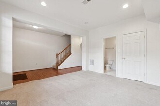 44216 Navajo Dr in Ashburn, VA - Building Photo - Building Photo