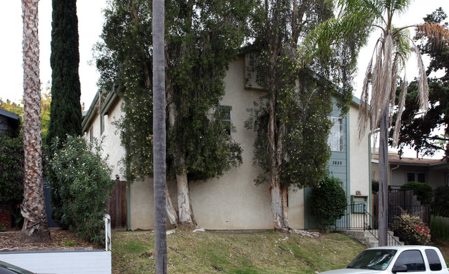 3655 Villa Ter in San Diego, CA - Building Photo - Building Photo