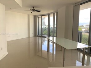 488 NE 18th St, Unit 617 in Miami, FL - Building Photo - Building Photo