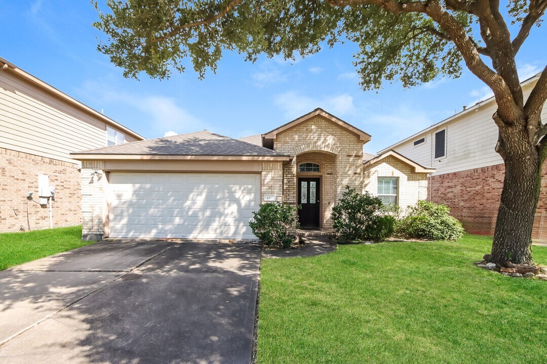 4522 Marquis Ave in Baytown, TX - Building Photo