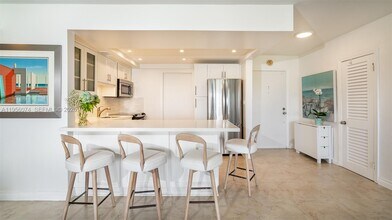 555 Crandon Blvd in Key Biscayne, FL - Building Photo - Building Photo