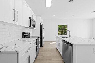 2810 NW 7th St in Fort Lauderdale, FL - Building Photo - Building Photo