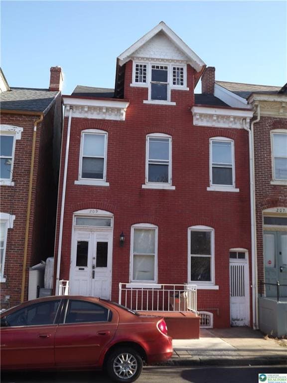 property at 209 N 11th St