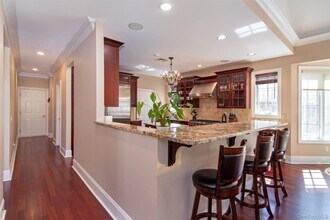 9 Stony Gate Oval in New Rochelle, NY - Building Photo - Building Photo